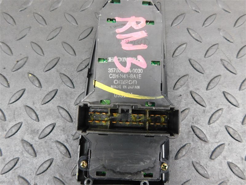 Блок упр. стеклоподьемниками HONDA STREAM RN3 передний правый (б/у) Блок упр. стеклоподьемниками HONDA STREAM RN3 передний правый (б/у)