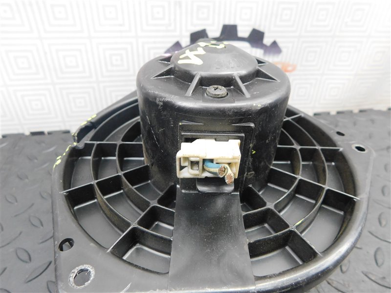 Мотор печки NISSAN AVENIR W11 (б/у) Мотор печки NISSAN AVENIR W11 (б/у)