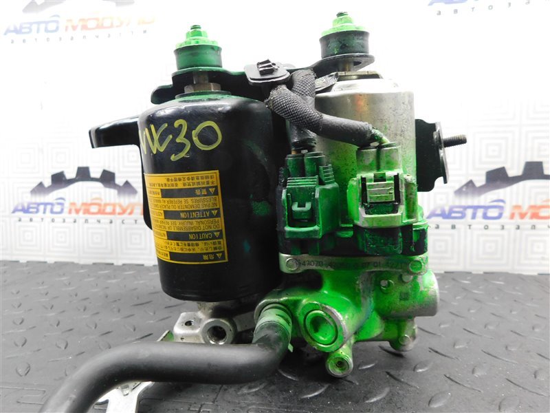 Блок ABS TOYOTA PRIUS ZVW30 2AZ-FXE (б/у) Блок ABS TOYOTA PRIUS ZVW30 2AZ-FXE (б/у)