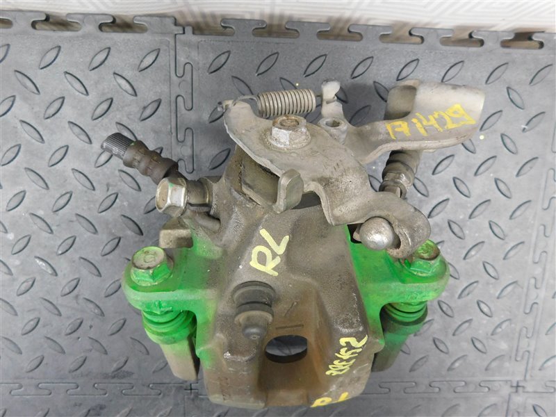 Суппорт TOYOTA COROLLA RUMION ZRE152 задний левый (б/у) Суппорт TOYOTA COROLLA RUMION ZRE152 задний левый (б/у)