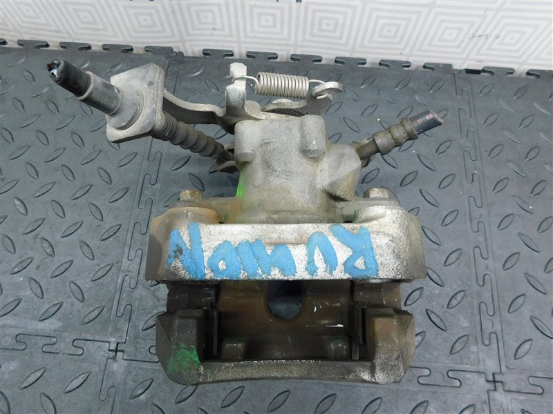 Суппорт TOYOTA COROLLA RUMION ZRE152 задний левый (б/у) Суппорт TOYOTA COROLLA RUMION ZRE152 задний левый (б/у)