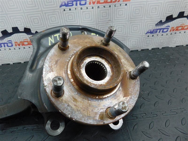 Ступица NISSAN X-TRAIL NT30 передняя левая (б/у) Ступица NISSAN X-TRAIL NT30 передняя левая (б/у)