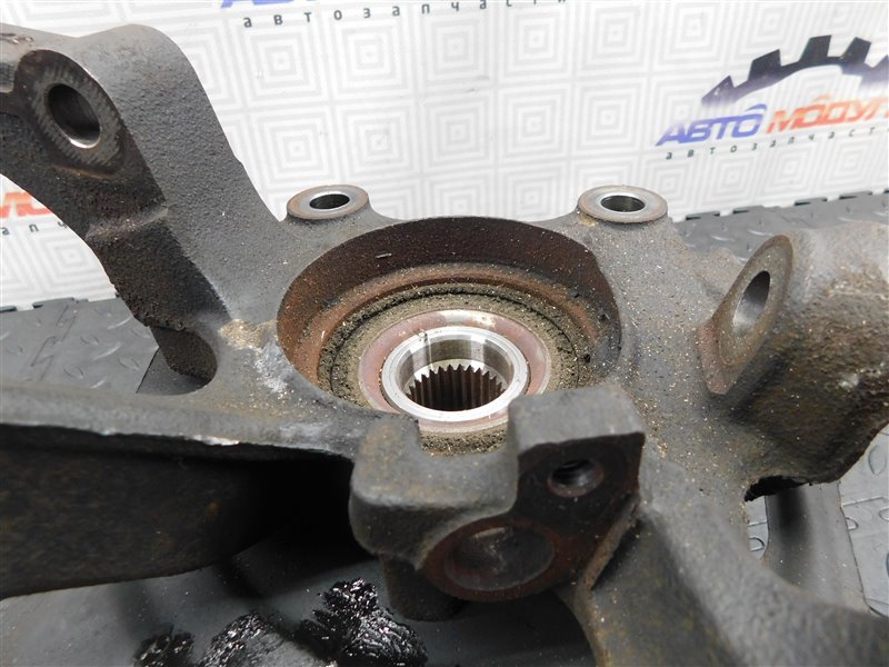 Ступица NISSAN X-TRAIL NT30 передняя левая (б/у) Ступица NISSAN X-TRAIL NT30 передняя левая (б/у)