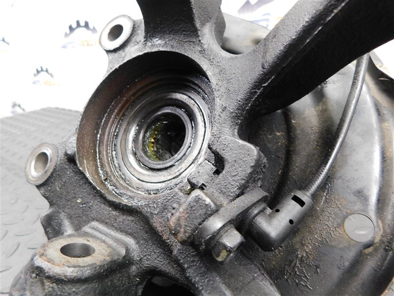 Ступица NISSAN X-TRAIL NT30 передняя правая (б/у) Ступица NISSAN X-TRAIL NT30 передняя правая (б/у)