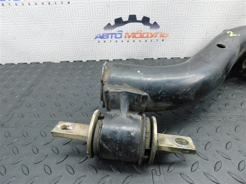 Рычаг HONDA CR-V RD5 задний левый (б/у) Рычаг HONDA CR-V RD5 задний левый (б/у)