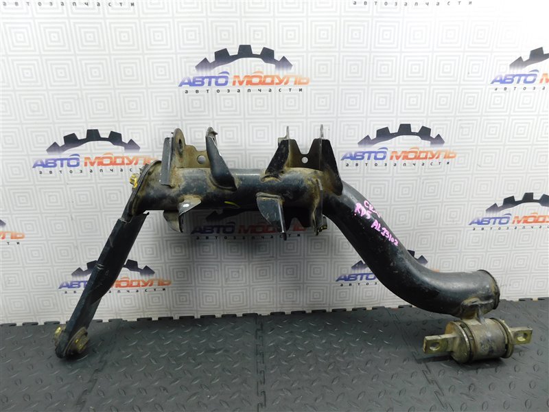 Рычаг HONDA CR-V RD5 задний левый (б/у) Рычаг HONDA CR-V RD5 задний левый (б/у)