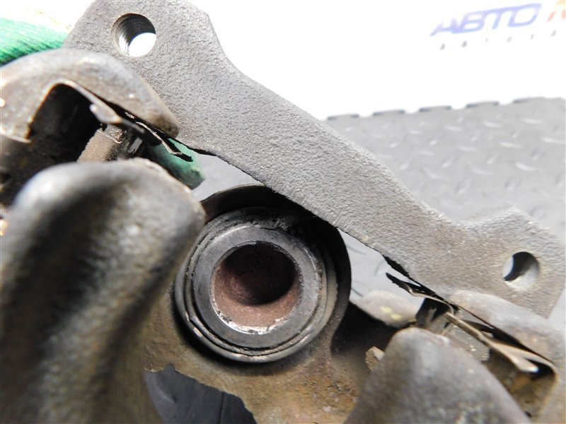 Суппорт TOYOTA VISTA SV50 задний правый (б/у) Суппорт TOYOTA VISTA SV50 задний правый (б/у)