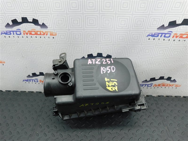 Корпус воздушного фильтра TOYOTA AVENSIS AZT250 1AZ-FSE (б/у) Корпус воздушного фильтра TOYOTA AVENSIS AZT250 1AZ-FSE (б/у)