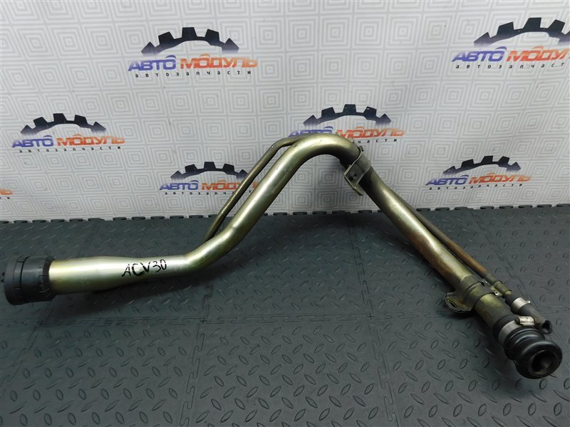 Горловина топливного бака TOYOTA CAMRY ACV30 (б/у) Горловина топливного бака TOYOTA CAMRY ACV30 (б/у)