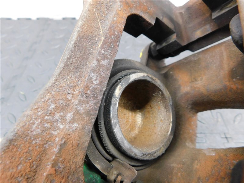 Суппорт TOYOTA VISTA AZV50 передний правый (б/у) Суппорт TOYOTA VISTA AZV50 передний правый (б/у)