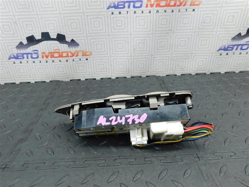 Блок упр. стеклоподьемниками TOYOTA передний правый (б/у) Блок упр. стеклоподьемниками TOYOTA передний правый (б/у)