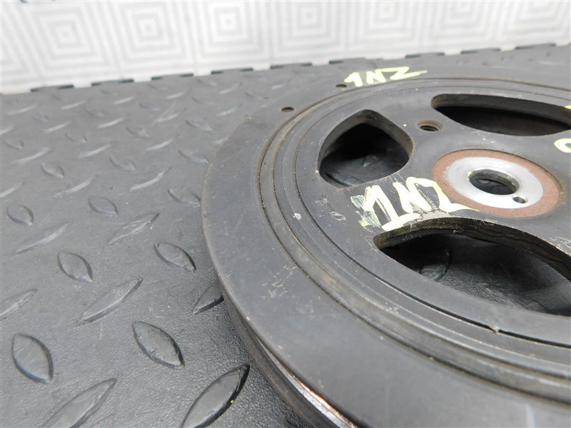 Шкив коленвала TOYOTA RACTIS NCP100 1NZ-FE (б/у) Шкив коленвала TOYOTA RACTIS NCP100 1NZ-FE (б/у)