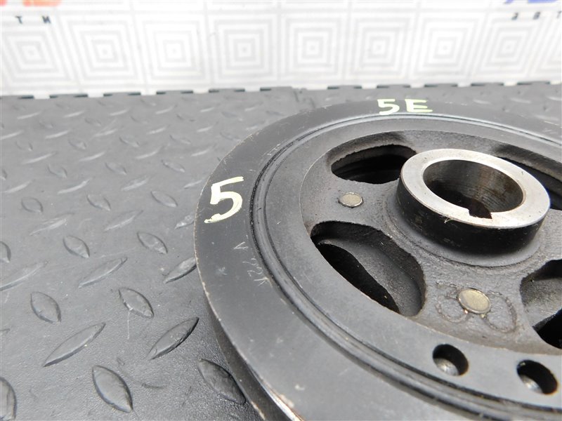 Шкив коленвала TOYOTA COROLLA EE111 4E-FE (б/у) Шкив коленвала TOYOTA COROLLA EE111 4E-FE (б/у)