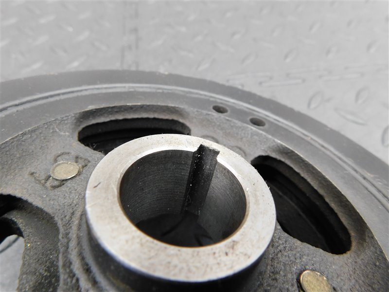 Шкив коленвала TOYOTA COROLLA EE111 4E-FE (б/у) Шкив коленвала TOYOTA COROLLA EE111 4E-FE (б/у)