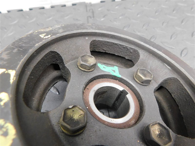 Шкив коленвала TOYOTA COROLLA EE111 4E-FE (б/у) Шкив коленвала TOYOTA COROLLA EE111 4E-FE (б/у)