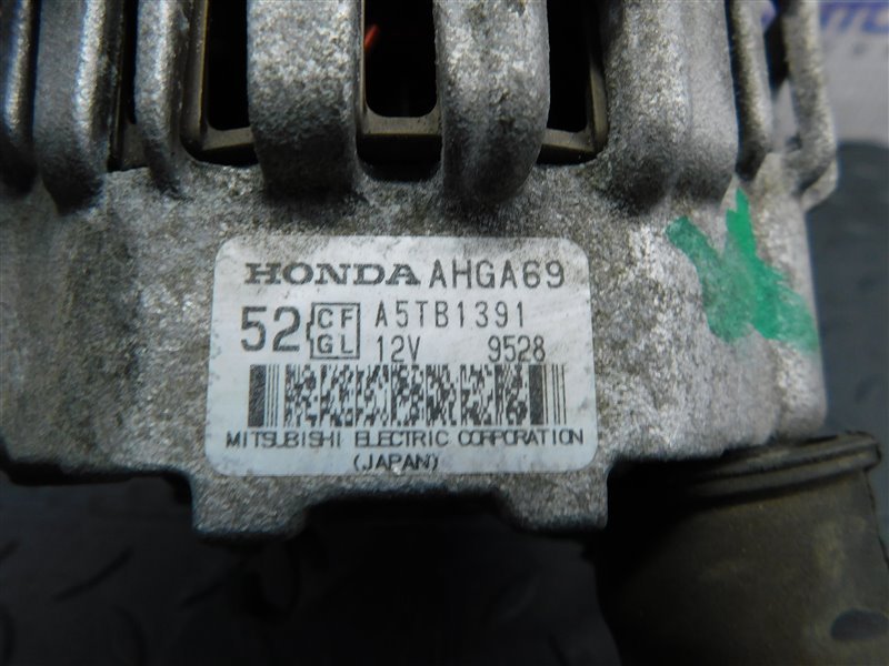 Генератор HONDA FIT GD1 L13A (б/у) Генератор HONDA FIT GD1 L13A (б/у)