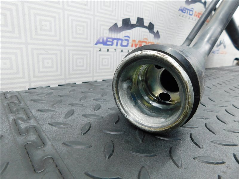 Горловина топливного бака TOYOTA CAMRY ACV30 (б/у) Горловина топливного бака TOYOTA CAMRY ACV30 (б/у)