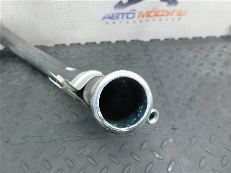 Горловина топливного бака TOYOTA CAMRY ACV30 (б/у) Горловина топливного бака TOYOTA CAMRY ACV30 (б/у)