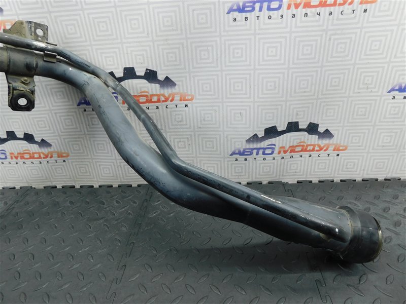 Горловина топливного бака TOYOTA CAMRY ACV30 (б/у) Горловина топливного бака TOYOTA CAMRY ACV30 (б/у)