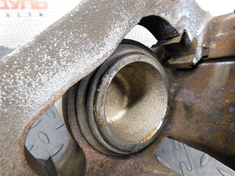 Суппорт TOYOTA MARK II GX110 передний левый (б/у) Суппорт TOYOTA MARK II GX110 передний левый (б/у)