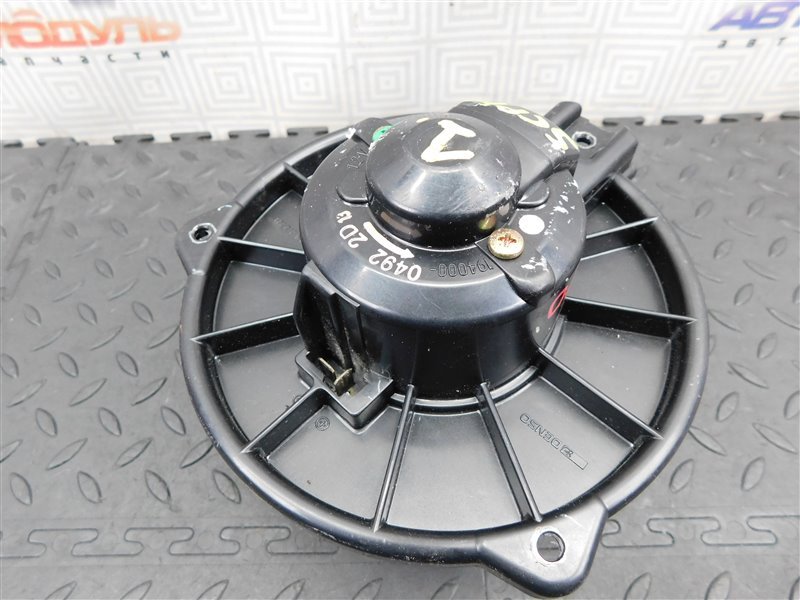 Мотор печки TOYOTA VITZ SCP10 (б/у) Мотор печки TOYOTA VITZ SCP10 (б/у)