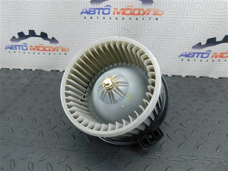 Мотор печки TOYOTA VITZ SCP10 (б/у) Мотор печки TOYOTA VITZ SCP10 (б/у)