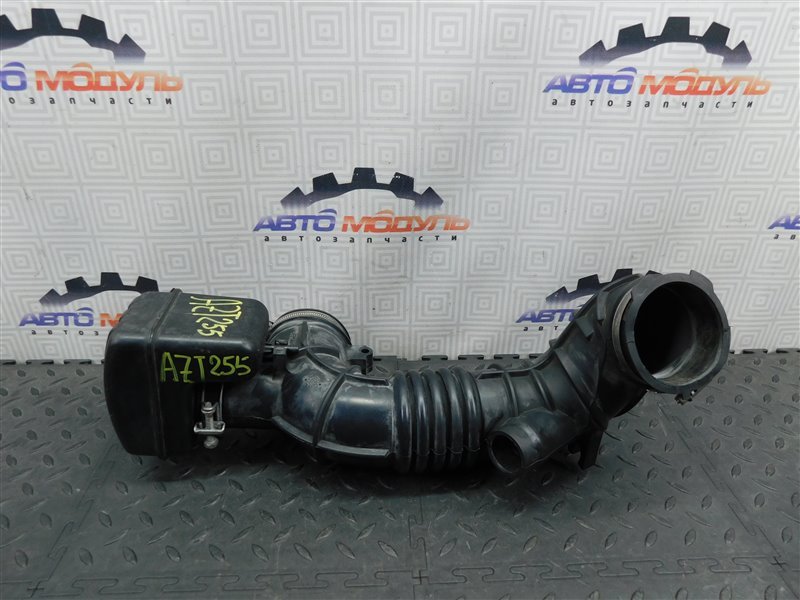 Патрубок воздушн.фильтра TOYOTA AVENSIS AZT255 1AZ-FSE (б/у)