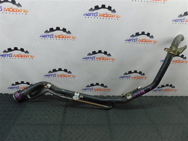 Горловина топливного бака TOYOTA VOXY AZR65 (б/у)