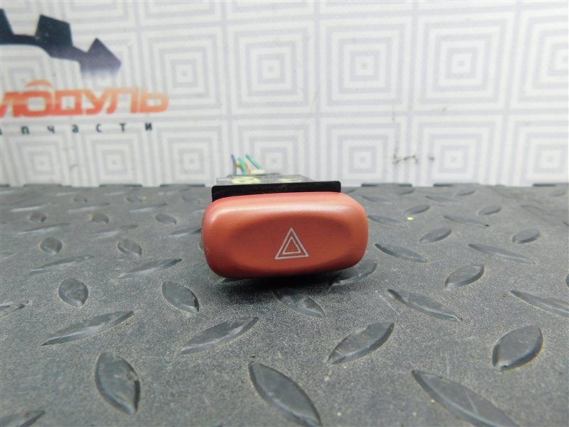 Кнопка аварийной сигнализации SUZUKI ESCUDO TD52W-104053 J20A 1998 (б/у)