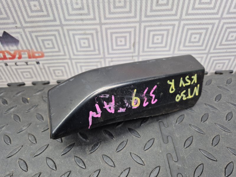 Заглушка рейлинга NISSAN X-TRAIL NT30-046544 QR20-DE 2002 задняя правая (б/у)