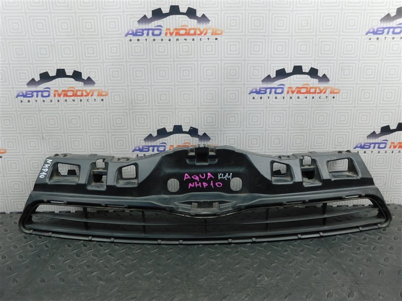 Решетка радиатора TOYOTA AQUA NHP10 (б/у)