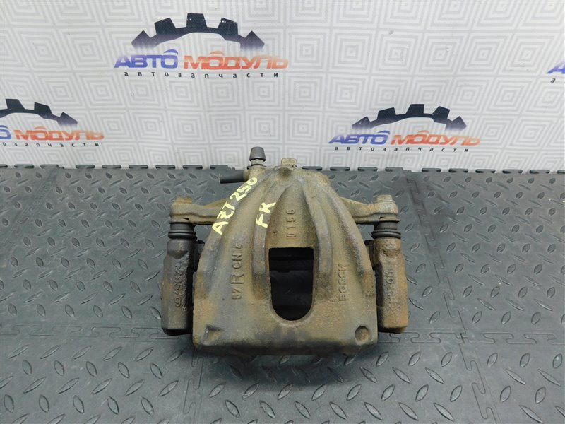 Суппорт TOYOTA AVENSIS AZT250 передний правый (б/у)