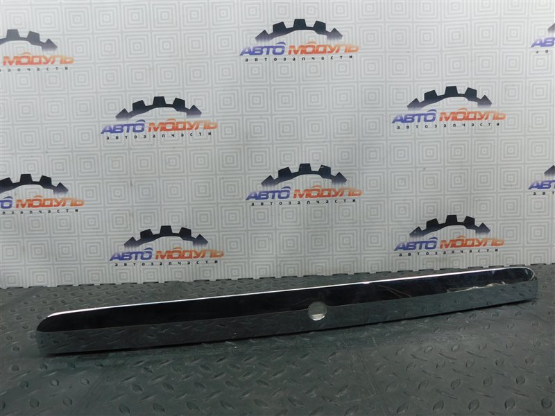 Накладка на крышку багажника TOYOTA ALLION AZT240-0010323 1AZ-FSE 2002 задняя (б/у)