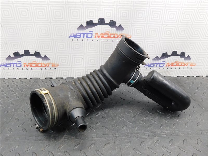 Патрубок воздушн.фильтра TOYOTA IPSUM ACM21 2AZ-FE (б/у)