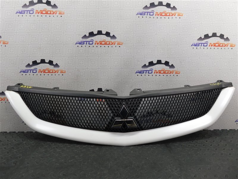 Решетка радиатора MITSUBISHI GRANDIS NA4W-0400630 4G69 2008 (б/у)