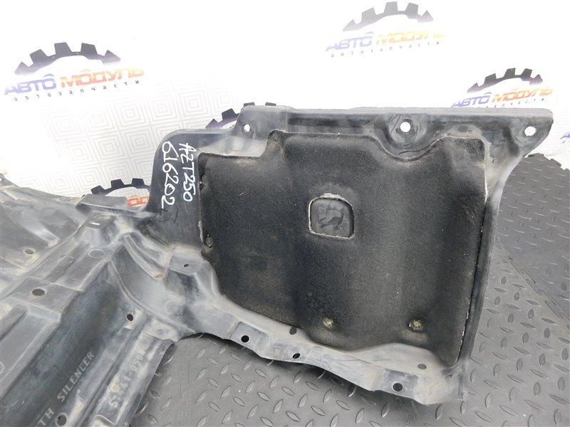 Защита двигателя TOYOTA AVENSIS AZT250 передняя правая (б/у)