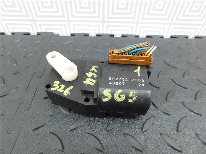 Сервопривод заслонок печки SUBARU FORESTER SG5-074532 EJ202 2004 (б/у)