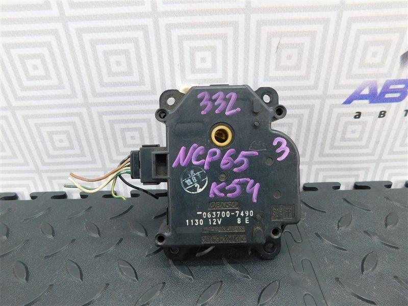 Сервопривод заслонок печки TOYOTA IST NCP65-0020494 1NZ-FE 2003 (б/у)