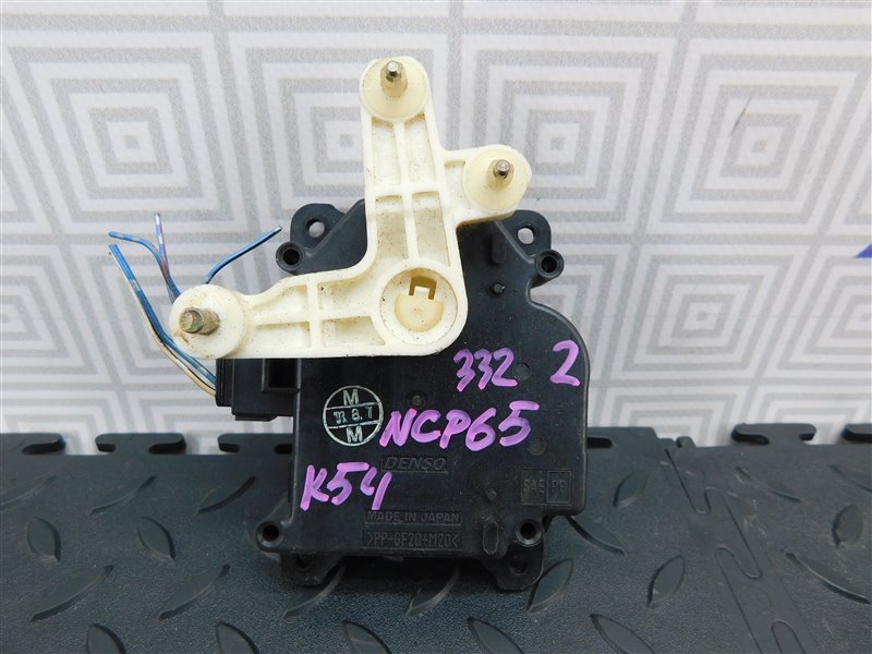 Сервопривод заслонок печки TOYOTA IST NCP65-0020494 1NZ-FE 2003 (б/у)