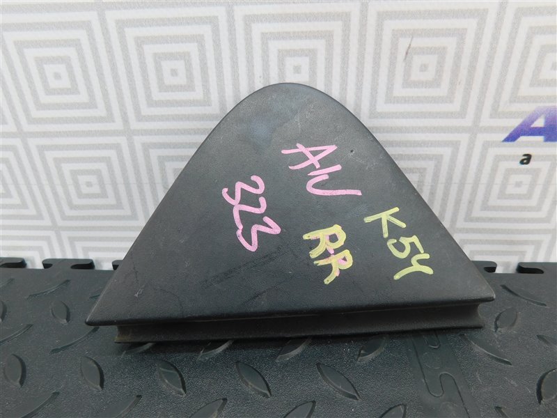 Уголок крыла NISSAN JUKE YF15-068657 HR15-DE 2012 задний правый (б/у)