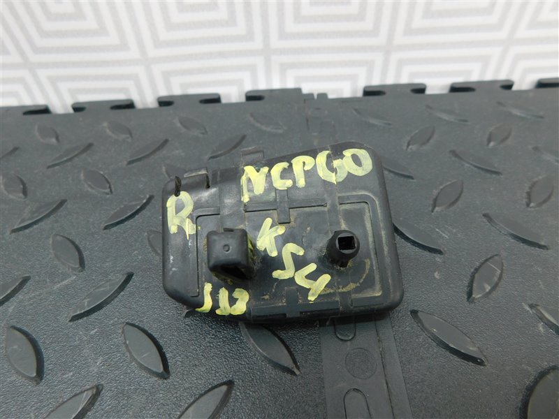 Крепление бампера TOYOTA IST NCP60-0141247 2NZ-FE 2004 заднее правое (б/у)