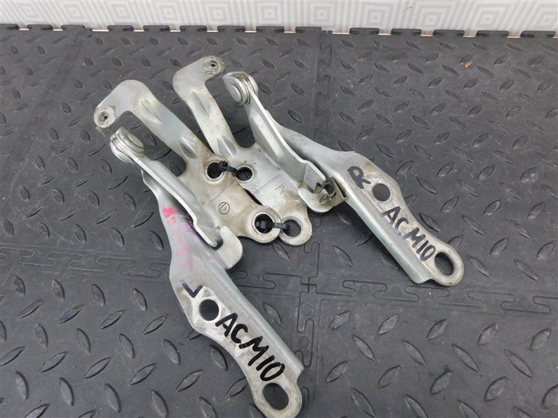 Петля капота TOYOTA GAIA ACM10 (б/у)