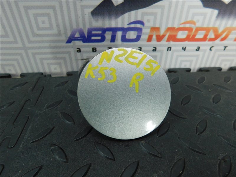 Заглушка буксировочного крюка TOYOTA AURIS NZE151-1009035 1NZ-FE 2007 передняя правая (б/у)