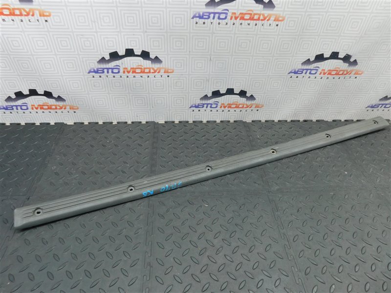 Накладка замка багажника TOYOTA TOWN ACE NOAH SR40-0147032 3S-FE 1999 (б/у)