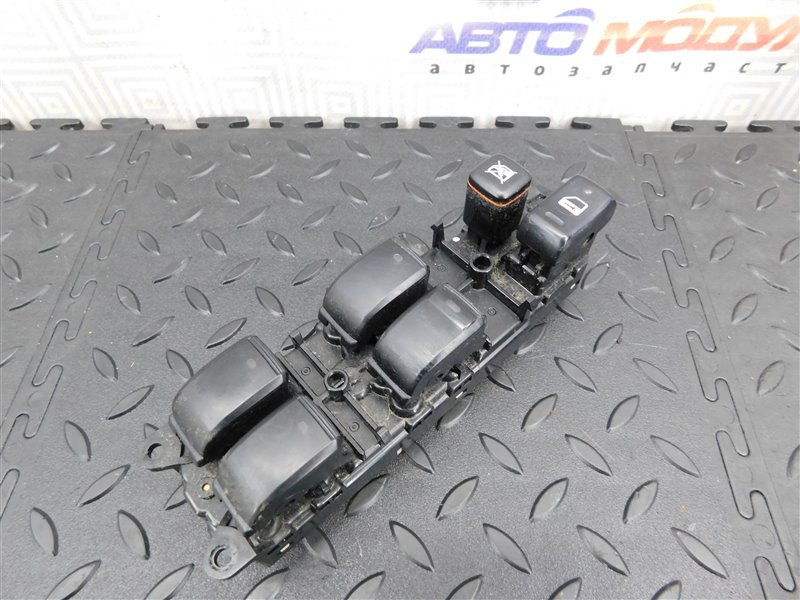 Блок упр. стеклоподьемниками TOYOTA COROLLA RUNX ZZE122-2028117 1ZZ-FE 2004 передний правый (б/у)