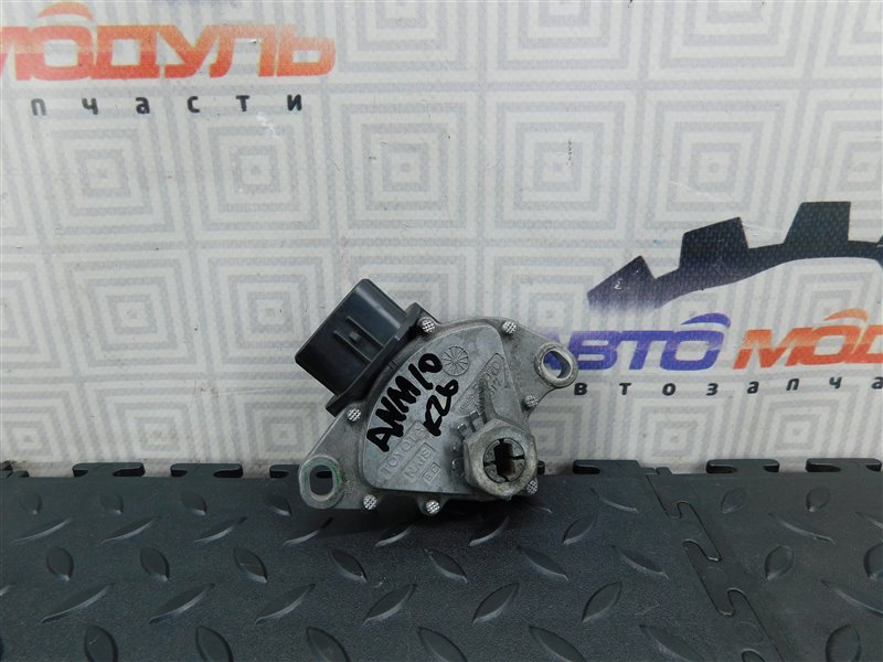Селектор акпп TOYOTA ISIS ANM10 1AZ-FSE (б/у)
