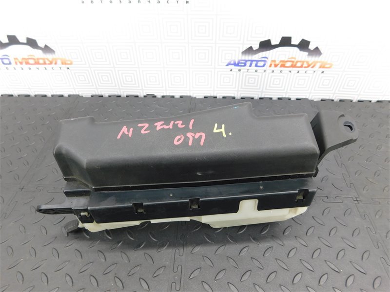 Блок предохранителей TOYOTA COROLLA NZE121 1NZ-FE (б/у)