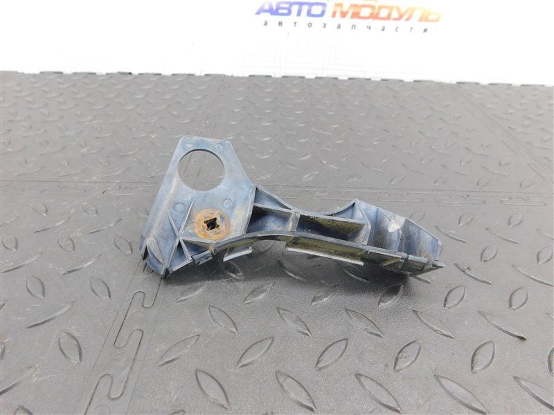 Крепление бампера TOYOTA COROLLA FIELDER NZE121-0137282 1NZ-FE 2002 переднее правое (б/у)