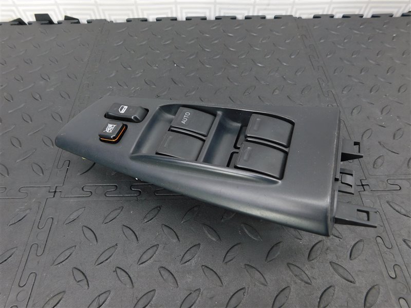 Блок упр. стеклоподьемниками TOYOTA COROLLA FIELDER NZE121-0137282 1NZ-FE 2002 передний правый (б/у)