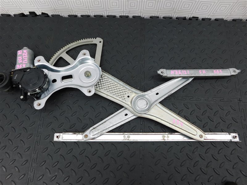 Стеклоподъемник TOYOTA COROLLA FIELDER NZE121-0113998 1NZ-FE 2002 передний правый (б/у)